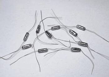 Kondensator 820pF 63V KsF Unitra MIFLEX