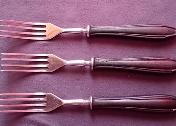 Trzy widelce Gerlach z bakelitowymi trzonkami.