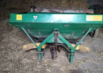 Rozsiewacz nawozu Unia brzeg RNZ-2 1000L