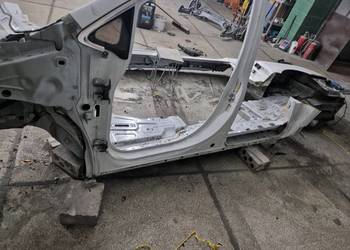 Lewy próg cwiartka chrysler pacyfica