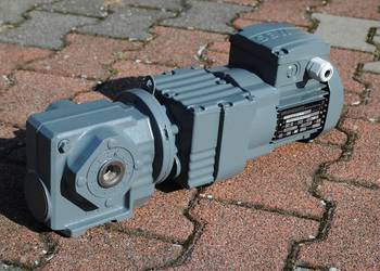 Motoreduktor kątowy 0.12kw. 3,5obr./min. SEW