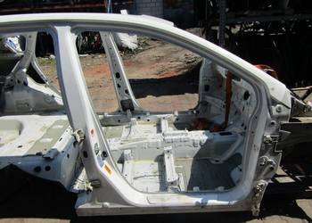 PRÓG SŁUPEK PRAWY BOK 26U SUZUKI SX4 S-CROSS
