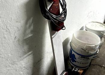 Belka oświetleniowa do przyczepy