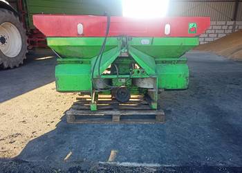 Sprzedam rozsiewacz do nawozów