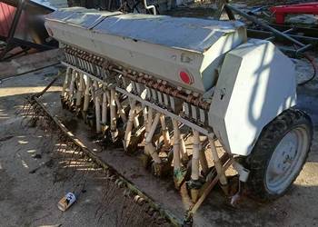 Siewnik zbożowy poznaniak na docisku