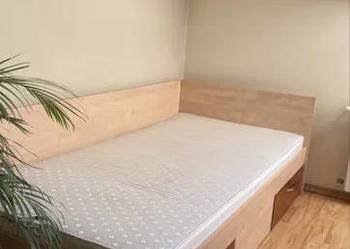 Wygodne łóżko drewnianie 105x200 z pojemnikami materac gratis