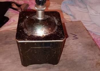 Sprzedam metalowy zabytkowy młynek do pieprzu stary