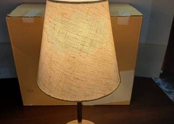 Bezprzewodowa lampka stołowa