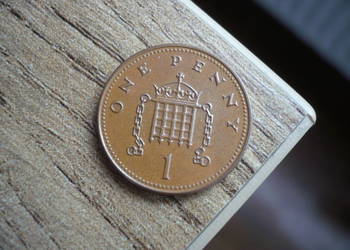 Moneta Destrukt. One Penny 2004 rok.