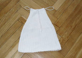 BIAŁY FANTAZYJNY TOP Z DEKOLTEM TYPU HALTER R.M