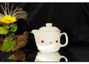 Porcelanowy dzbanek z pokrywką czerwone serca retro vintage