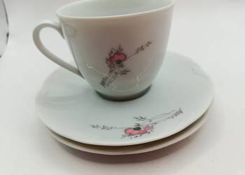 Filiżanka i dwa spodki biała porcelana