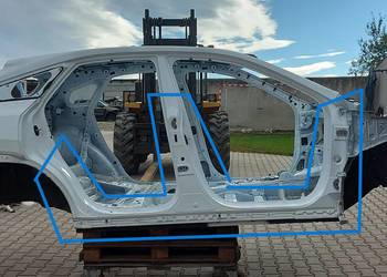 LEXUS RX500H V 5 2023-  PRÓG PRAWY POSZYCIE