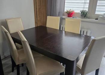 Stół Paged plus dodatkowo krzesła