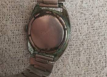 nakrecany zegarek raketa vintage z datownikiem