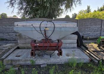 Rozsiewacz nawozu RAUCH 1100