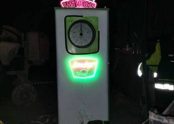 Stary dystrybutor paliwa lata 70