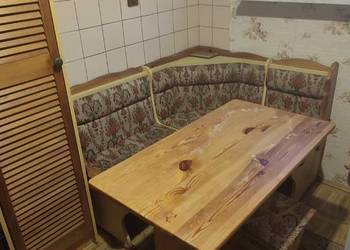 Stołem i 4 taboretami