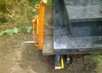 Dosypanie ziemi, uzupełnienie pod pomnikiem, grobem,  cmentarz grabiszyński