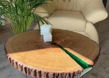 Stolik kawowy z żywica epoksydową / dąb