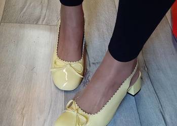 (41) Żółte czółenka wieczorowe z odkrytą piętą na szeroką stopę, NOWE