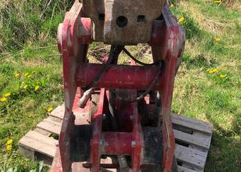 Zagęszczarka hydrauliczna dla koparki, koparko- ładowarki
