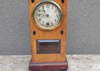 107 Stary zegar stołowy chodzik miniaturka HAU przedwojenny