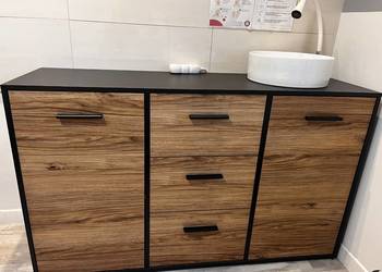 Szafka z umywalka oraz kranem