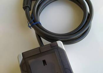 Gniazdo elektryczne pojedyncze natynkowe UK legrand