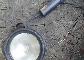 Stara lampa elektryczna latarka samochodowa z mocowaniem