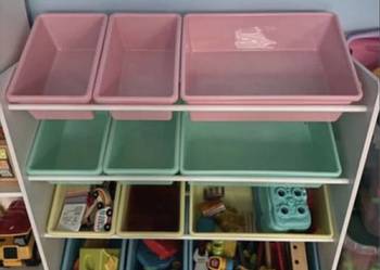 Komoda z pojemnikami na zabawki
