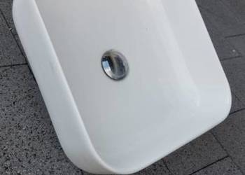 umywalka ceramiczna w ksztalcie kwadratu kolor bialy,