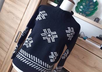 Sweter czarny w białe ornamenty gwiazdki - rękodzieło