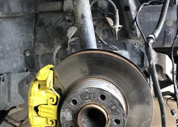 Zaciski klocki i tarcze  do bmw e90 320d