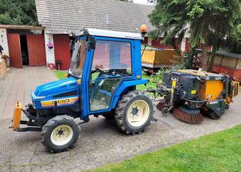 Iseki TU 318 4x4 18KM wspomaganie tuz kabina 3 cylindry maualna skrzynia