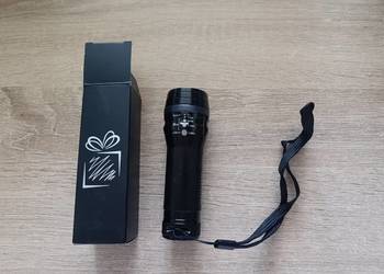 Latarka taktyczna LED z funkcją zoom