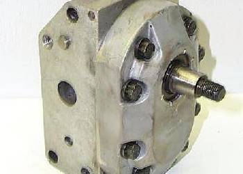Pompy hydrauliczne do ciagnika Massey Ferguson.