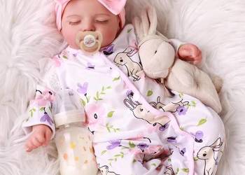 Realistyczna Lalka Reborn 42 cm Bobas Śpiące Niemowlę + Ubranko + Smoczek +