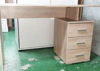 Biurko z trzema szufladami