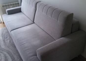 Kanapa rozkładana z pojemnikiem na pościel