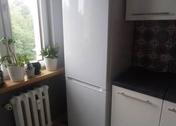 Prawie nowa lodówka na Kernau KFRC 18161.1 NF W na gwarancji