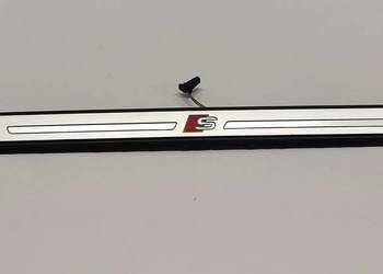 AUDI A4 B9 LISTWA NAKŁADKA PROGOWA PRAWA 8W0947418A