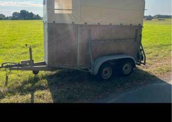 Przyczepa do przewozu zwierząt DMC 2000 kg