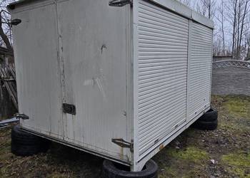 Kontener aluminiowy, rolety, drzwi tylne, zabudowa aluminiowa.