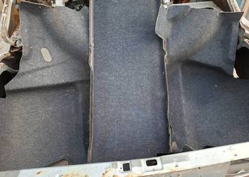 Sprzedam boczki bagażnika + tylną ścianę grodziową – Mercedes W126