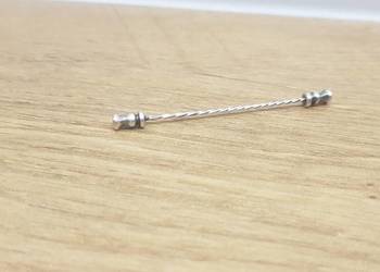 Srebrna szpilka do kołnierzyka koszuli