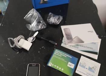 Telefon komórkowy Nokia E52 zestaw
