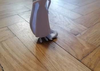 Biała figurka Elza