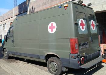 Wojskowa karetka sanitarna Fiat Ducato 244/SC z zabudową medyczną