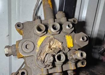 3-sekcyjny rozdzielacz hydrauliczny JCB 410, 412, 415, 420, 425 i 430